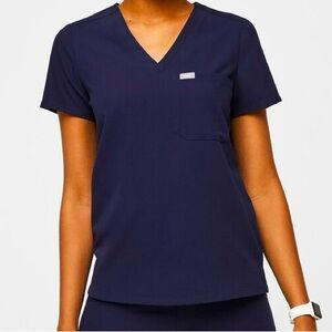 FIGS Catarina one pocket navy scrub top in navy, size XS